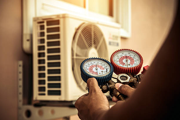 Professional Hvac technician working in Porterville, CA